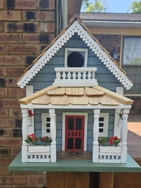 Charming Cottage Style Wooden Birdhouse – Decorative Garden Decor